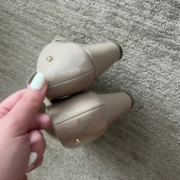 Jones New York Cream Wedge Sandals with Modern Design - Picture 7 of 7